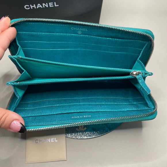 ❌SOLD❌ EUC Authentic CHANEL Quilted Metallic Turquoise Wallet - Picture 7 of 11